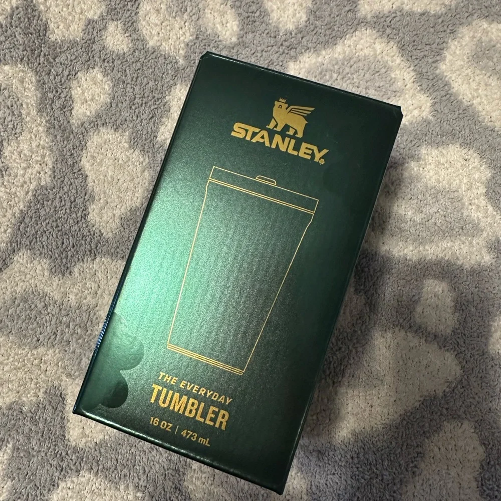 Stanley 🍀⭐️ - Picture 2 of 5
